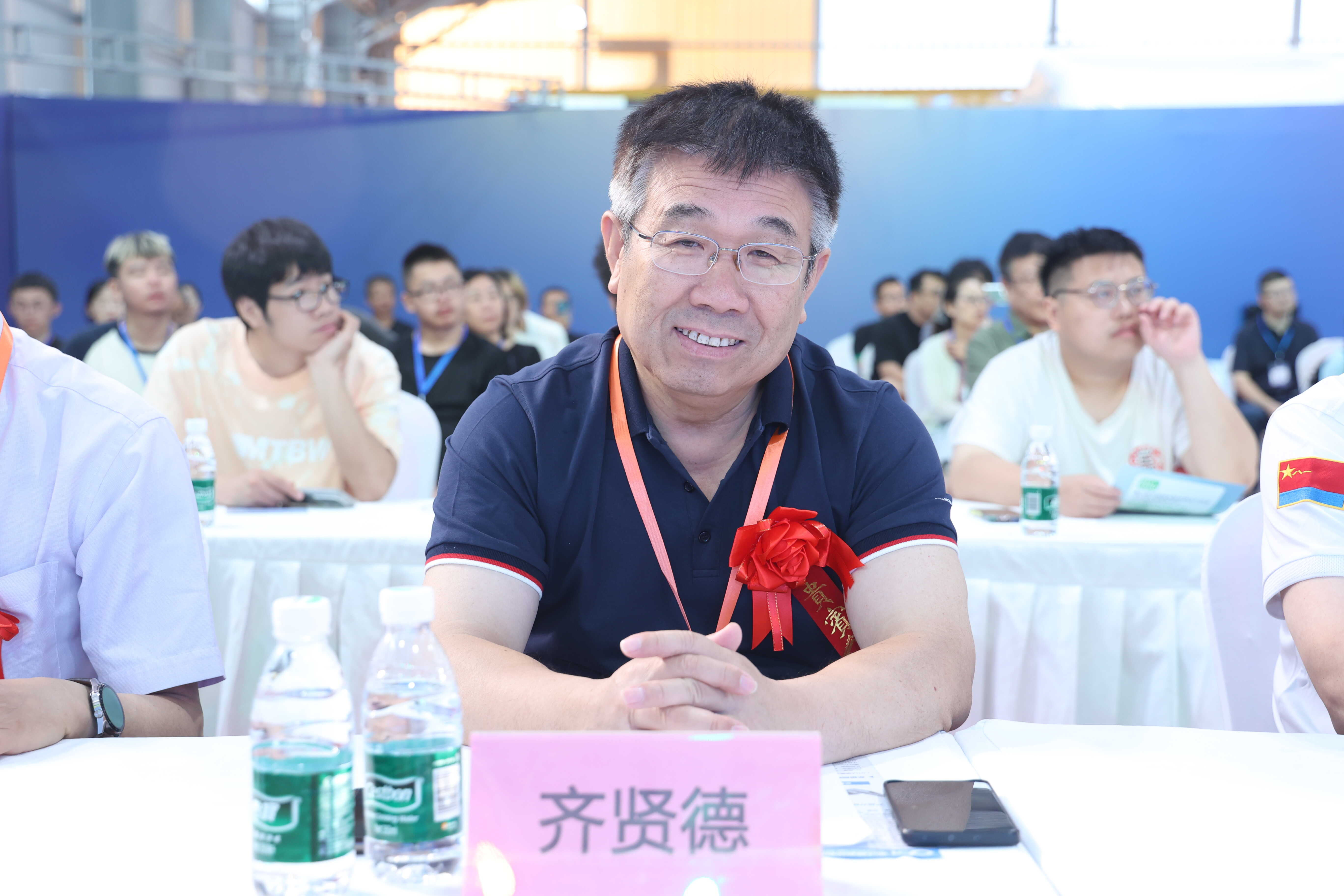 �Ї����ղ����^ԭ�^�L�R�t�³�ϯ�������H�Ϳս�(j��ng)��(j��)�c�o�˙C(j��)ϵ�y(t��ng)�a(ch��n)�I(y��)չ�[��